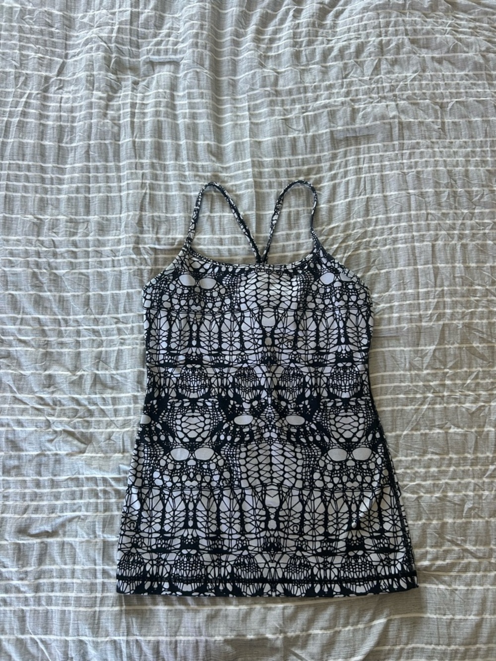 Black & White Lace-Pattern lululemon top